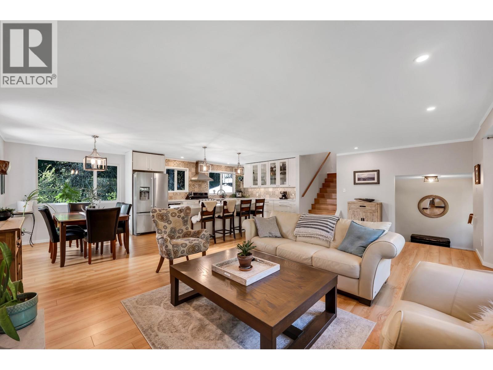 2572 The Boulevard Property Photo 12