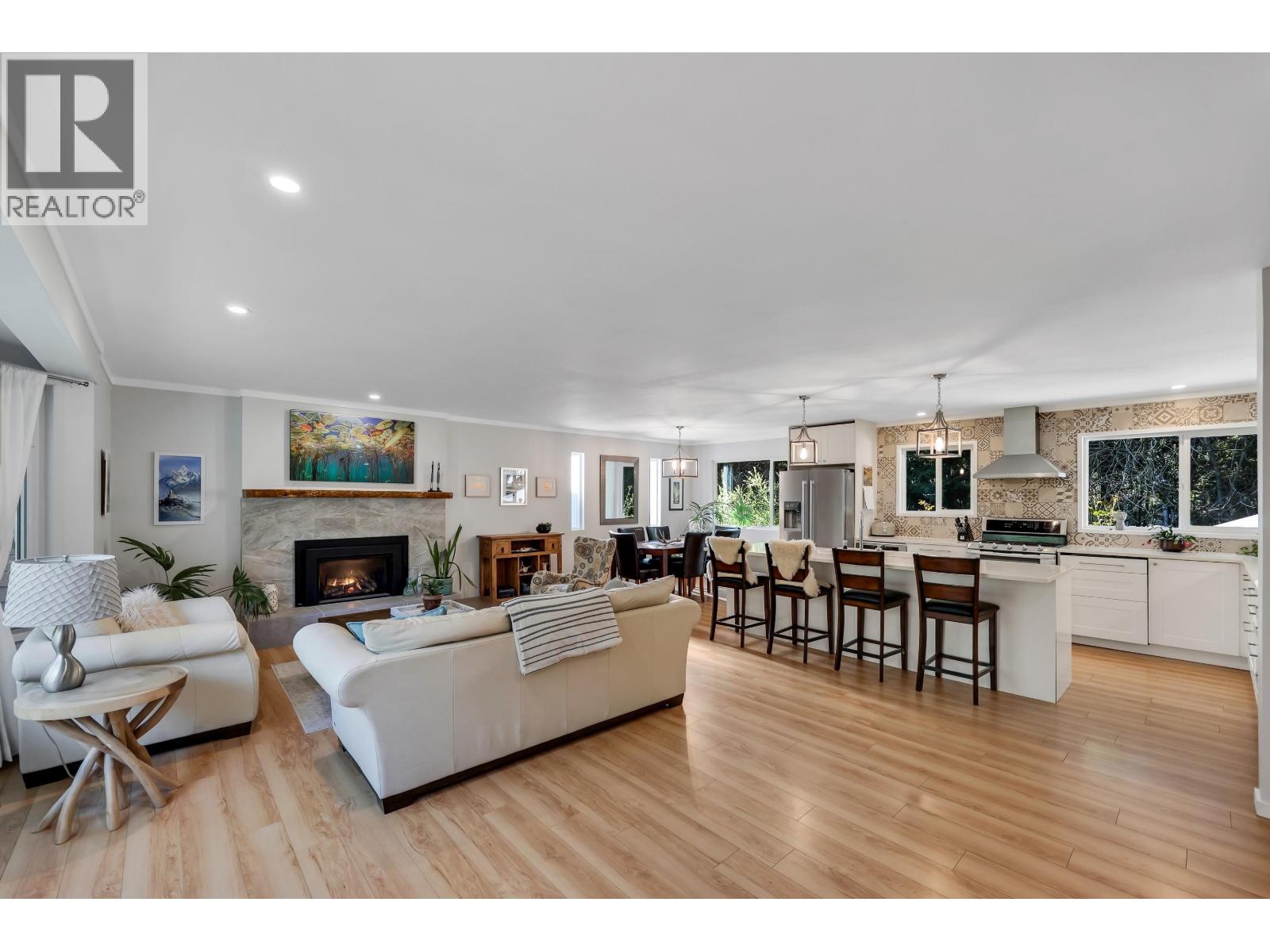 2572 The Boulevard Property Photo 13