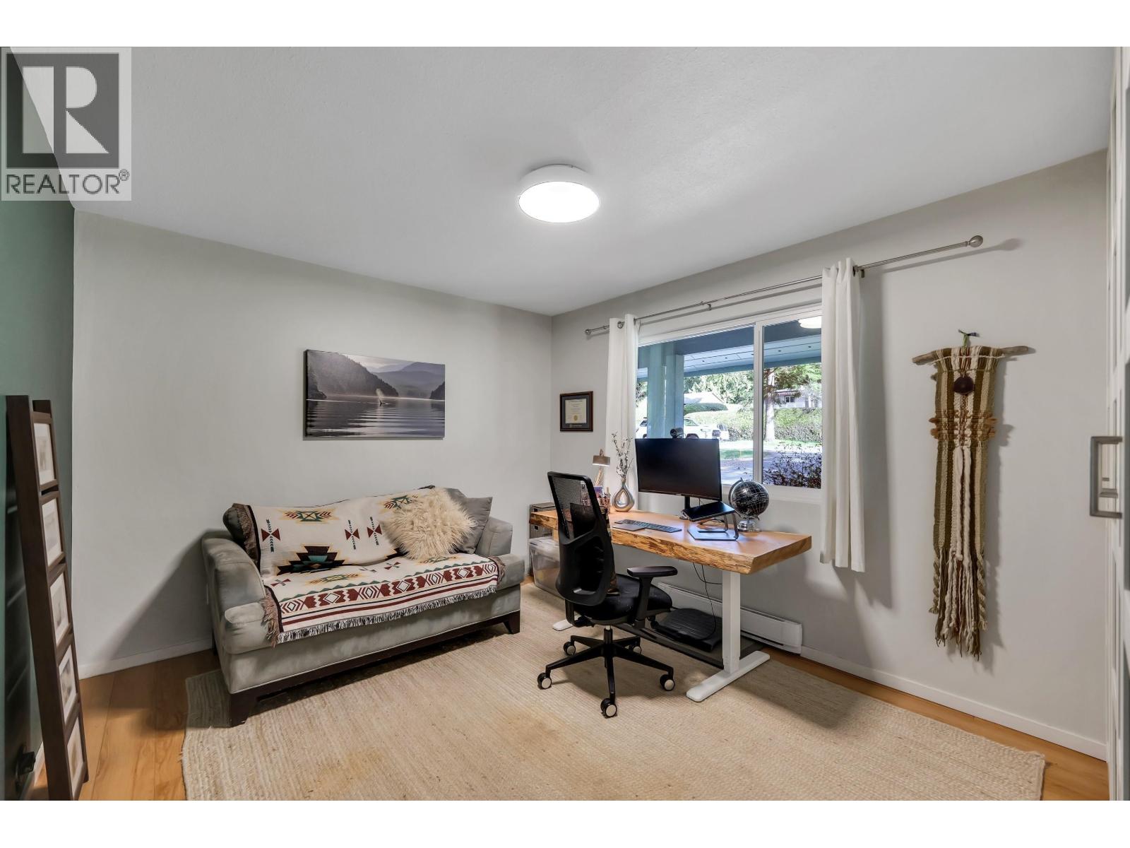 2572 The Boulevard Property Photo 17