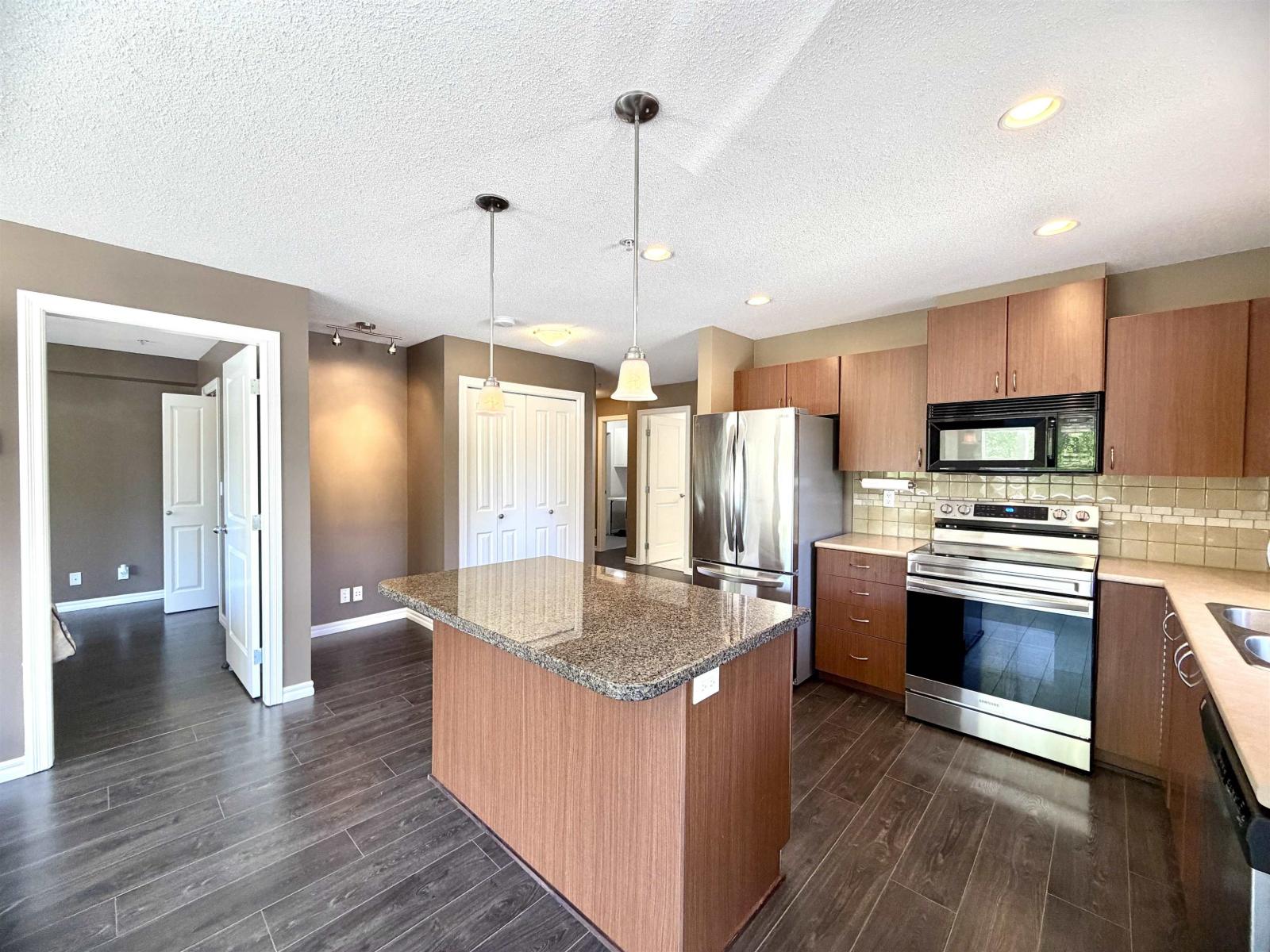 205 2581 Langdon Street Property Photo 17