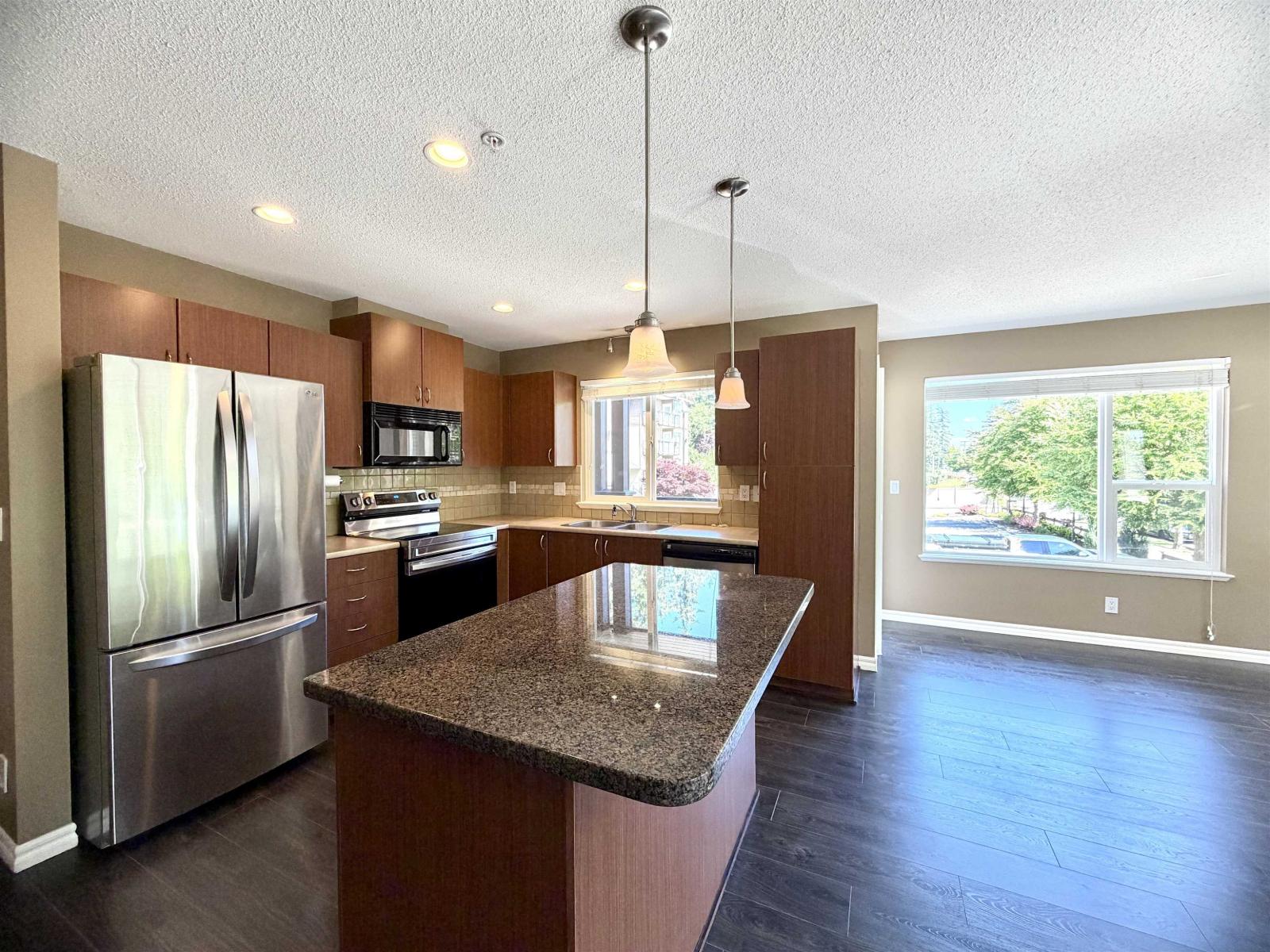 205 2581 Langdon Street Property Photo 18