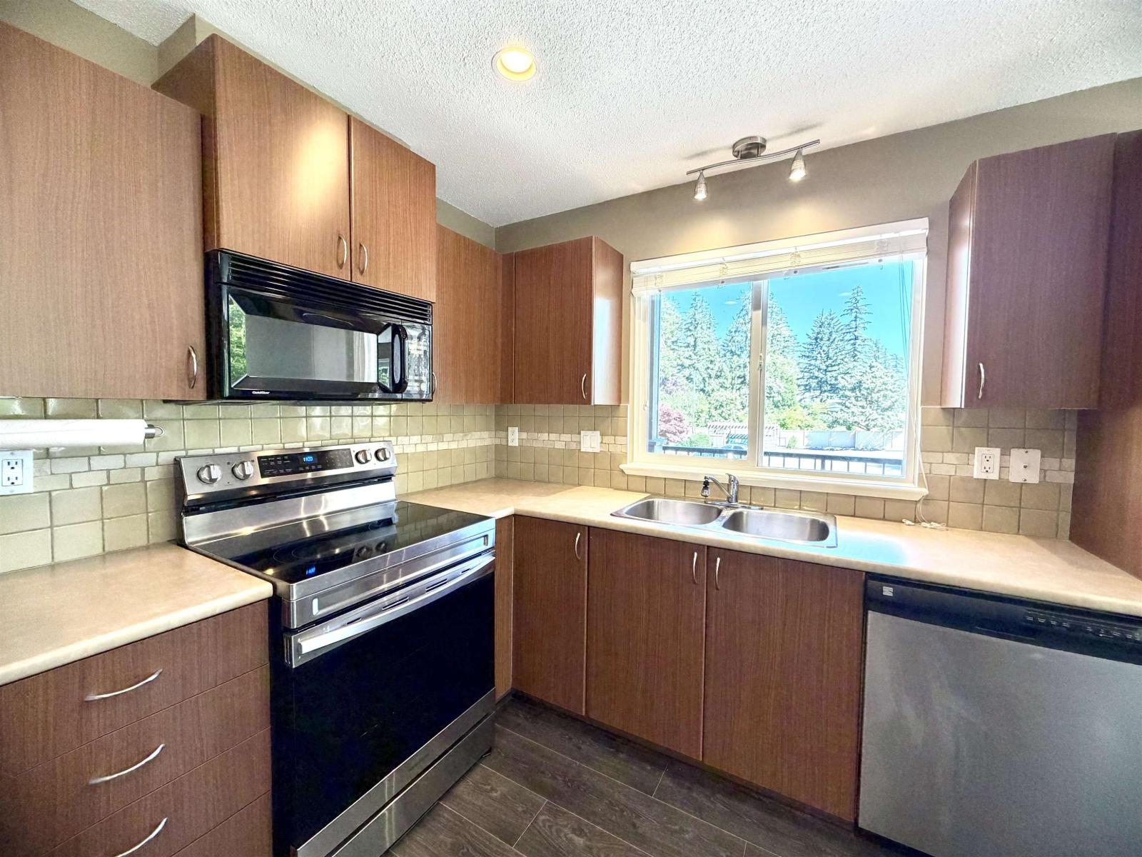 205 2581 Langdon Street Property Photo 21