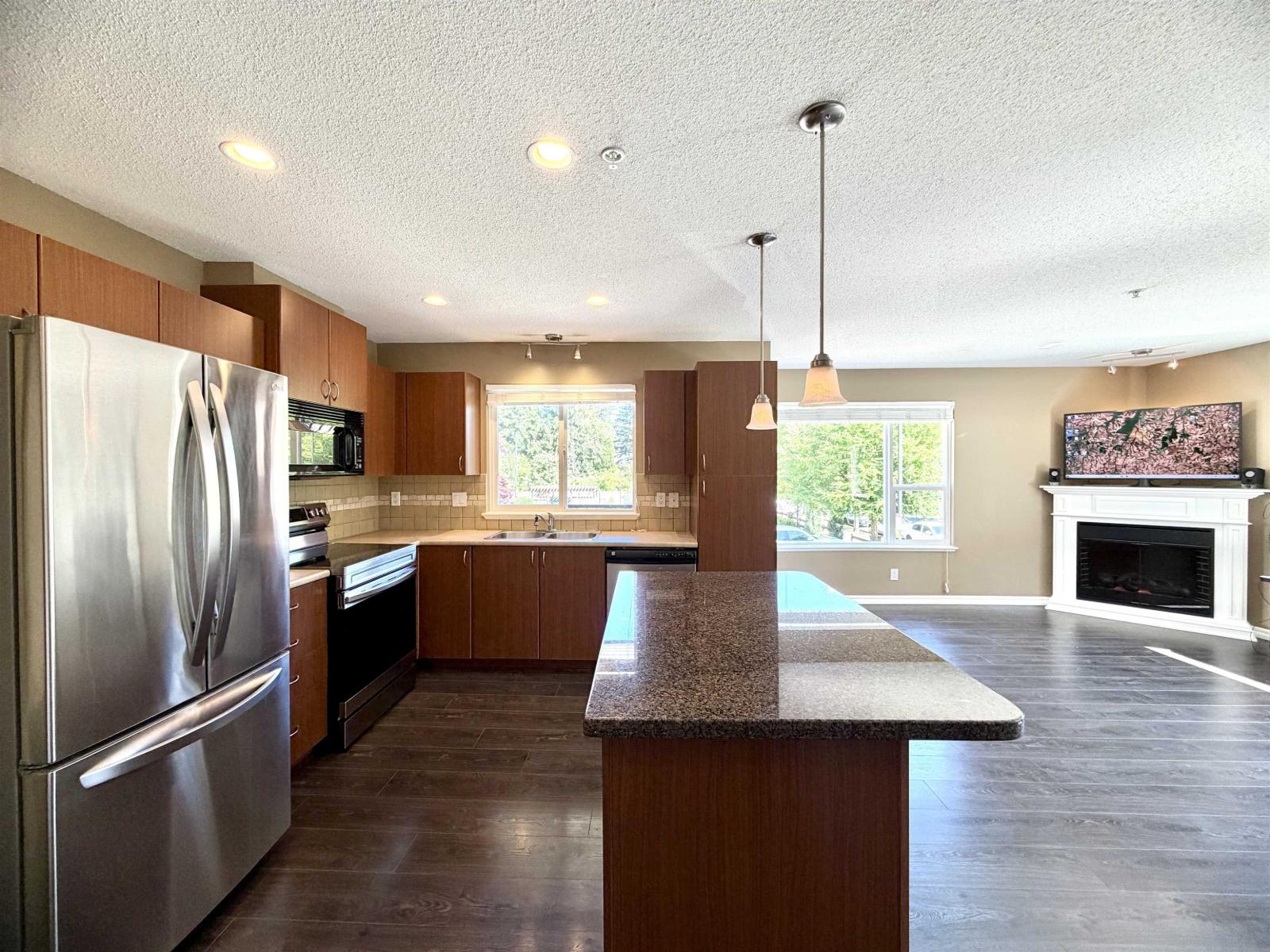 205 2581 Langdon Street Property Photo 23