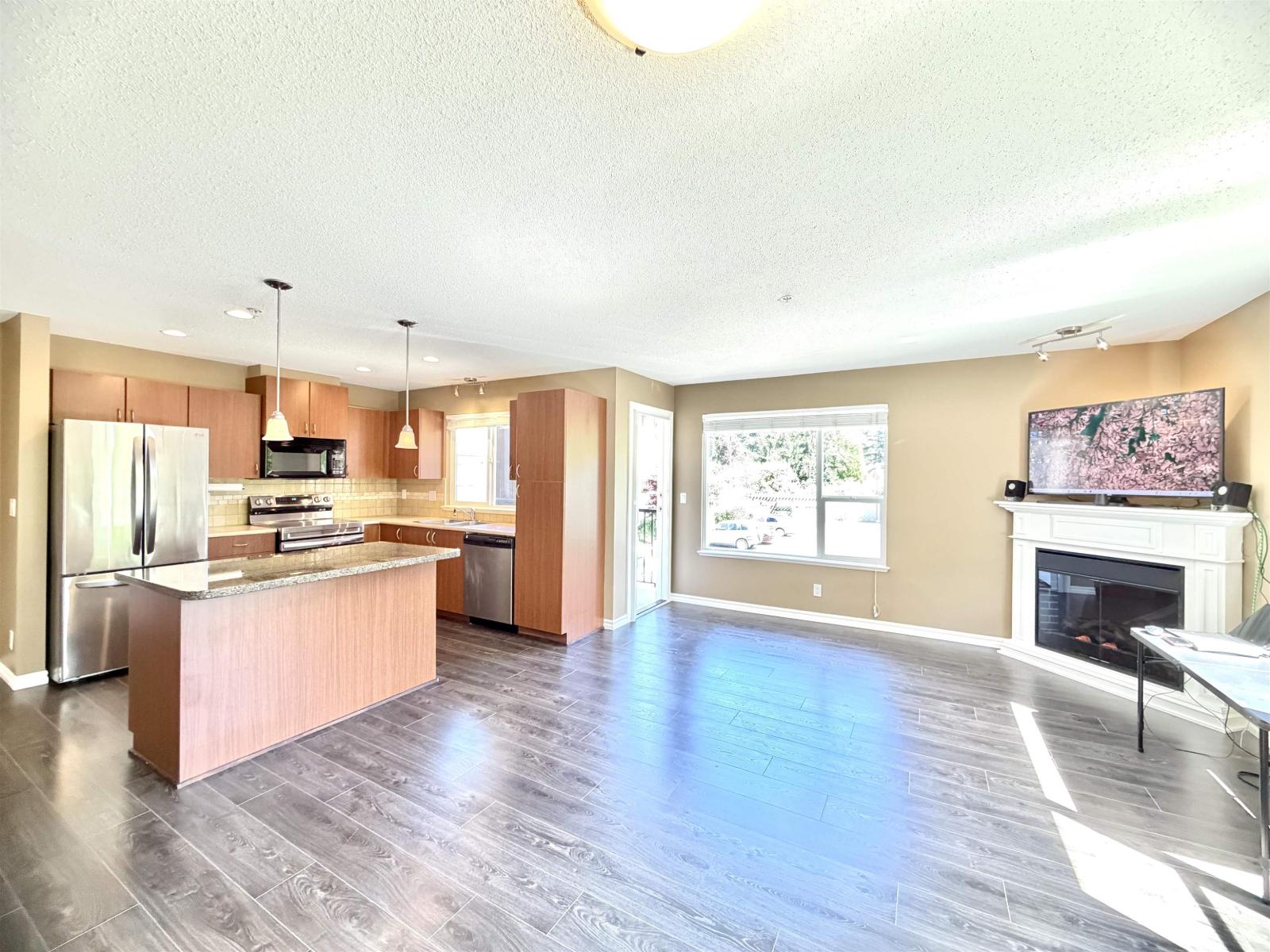 205 2581 Langdon Street Property Photo 26