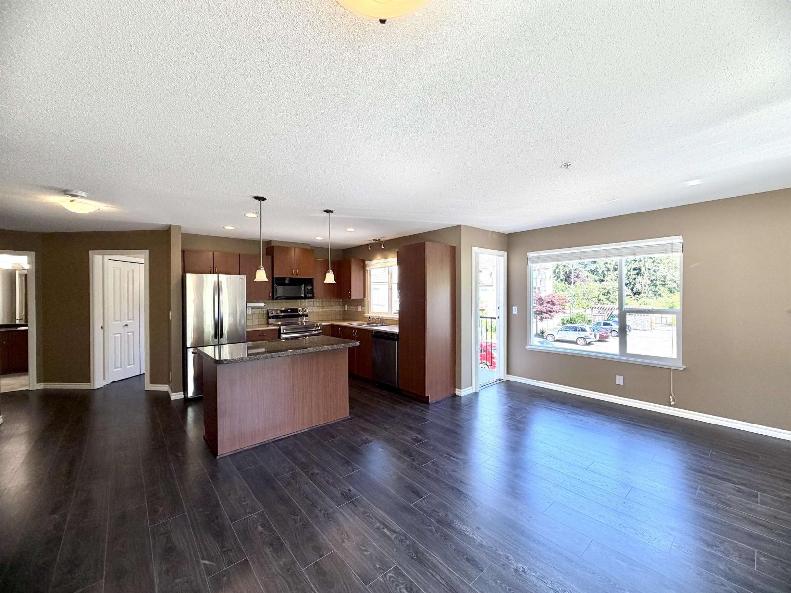 205 2581 Langdon Street Property Photo 27