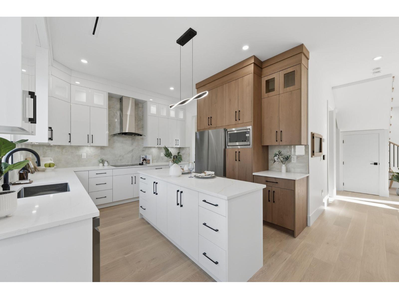 8233 114 Street Property Photo 11