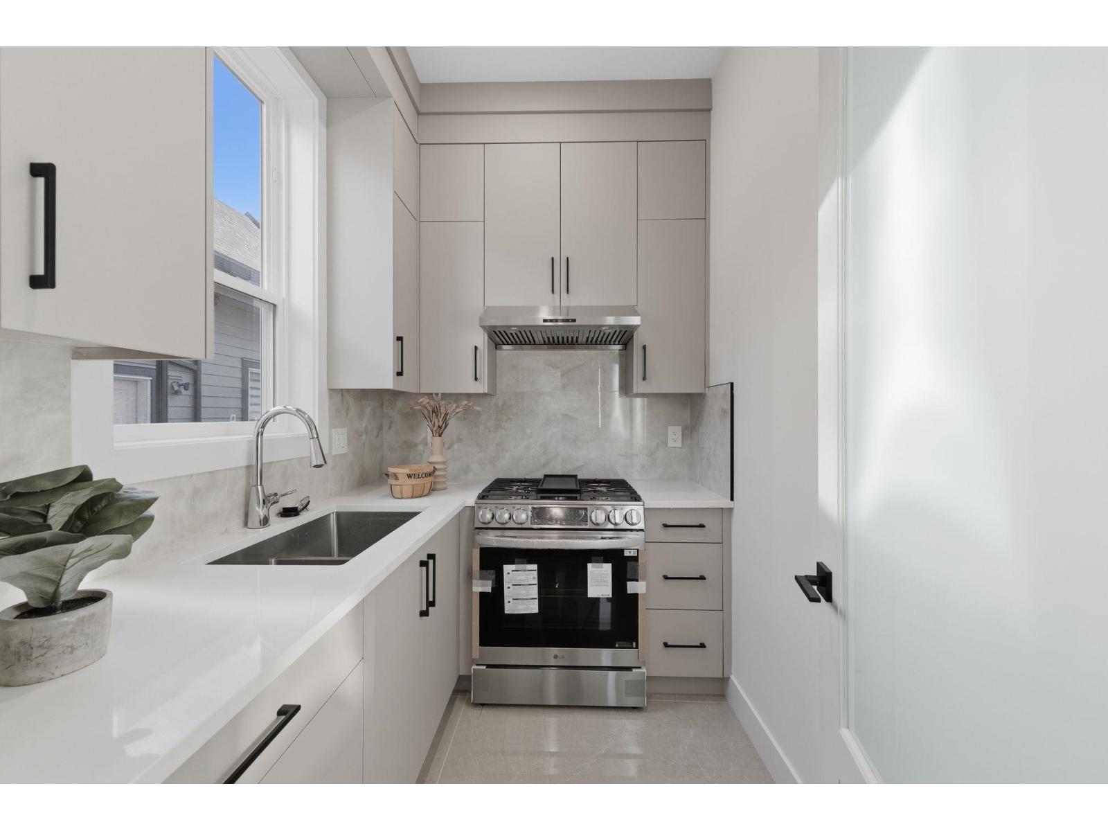 8233 114 Street Property Photo 14