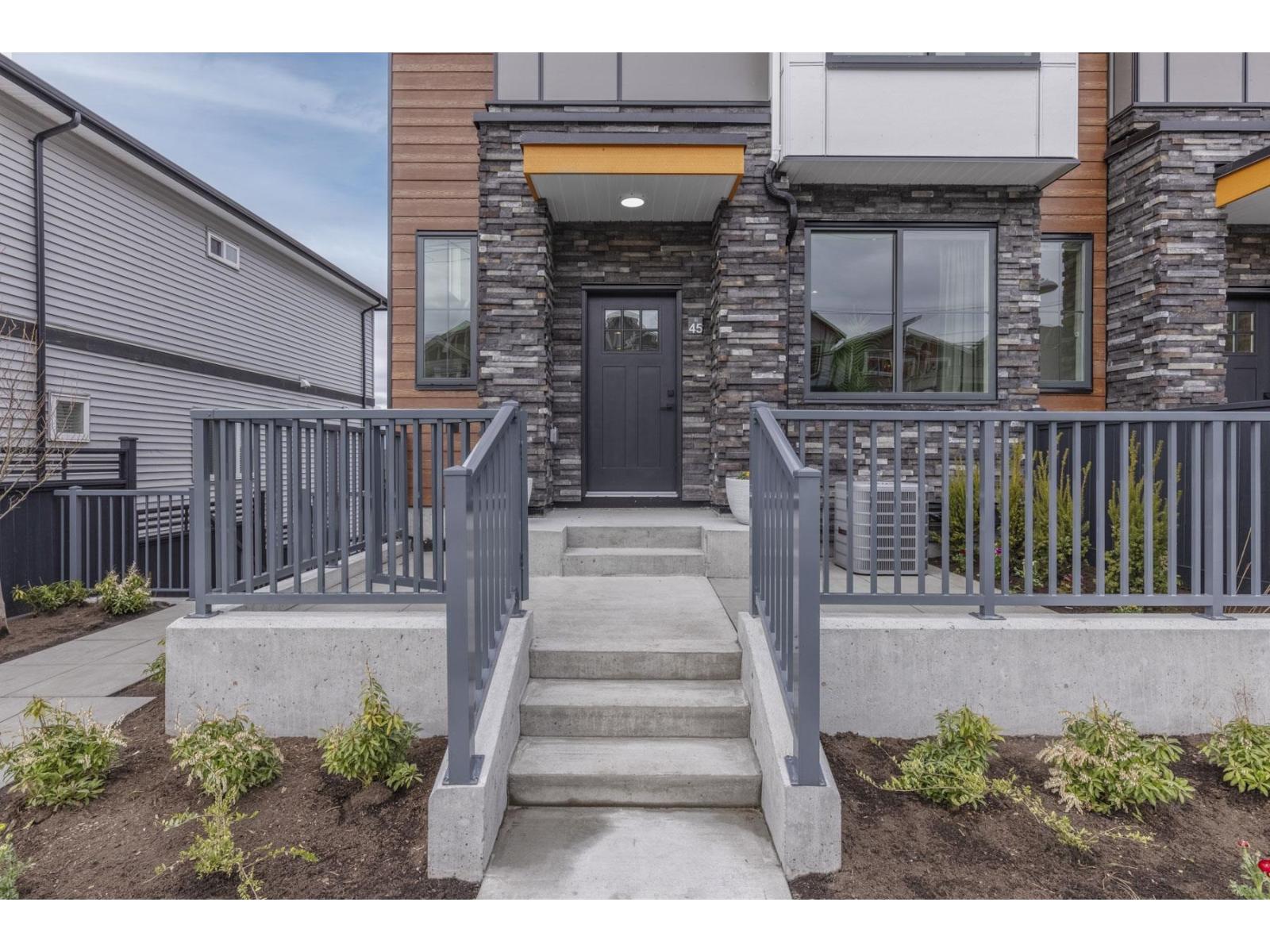 16 6035 141 Street Property Photo 6