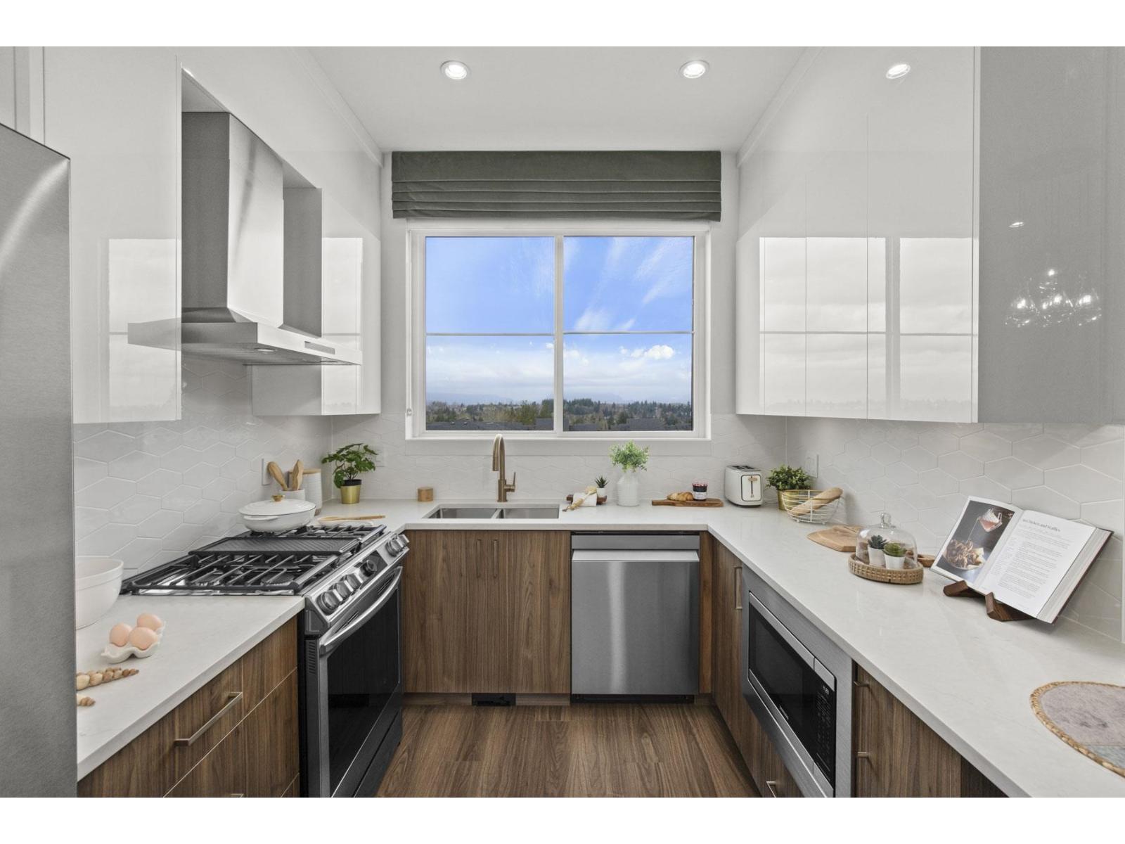 16 6035 141 Street Property Photo 18