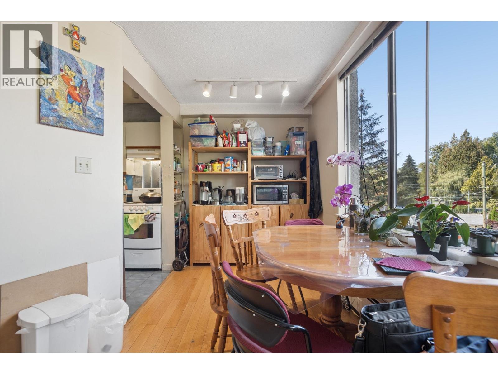 201 4691 W 10th Avenue Property Photo 10