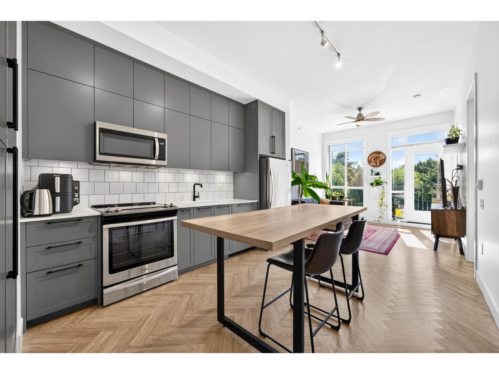 407 10168 149 Street Property Photo 1