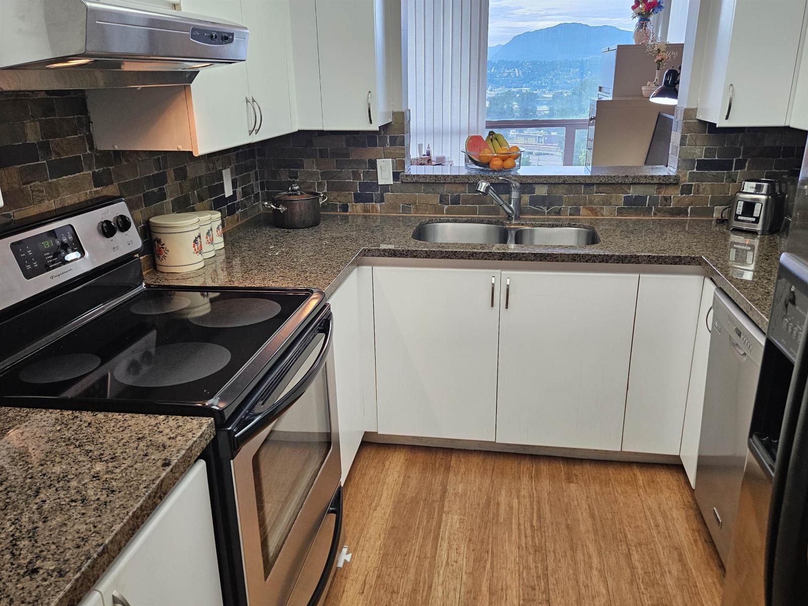 1105 10899 University Drive Property Photo 12