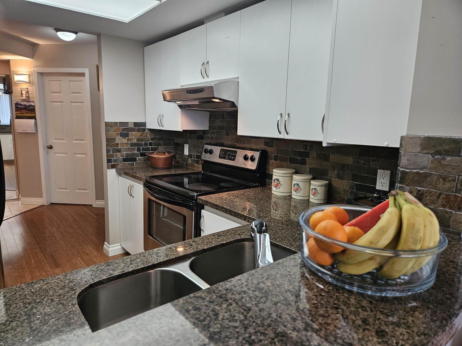 1105 10899 University Drive Property Photo 14