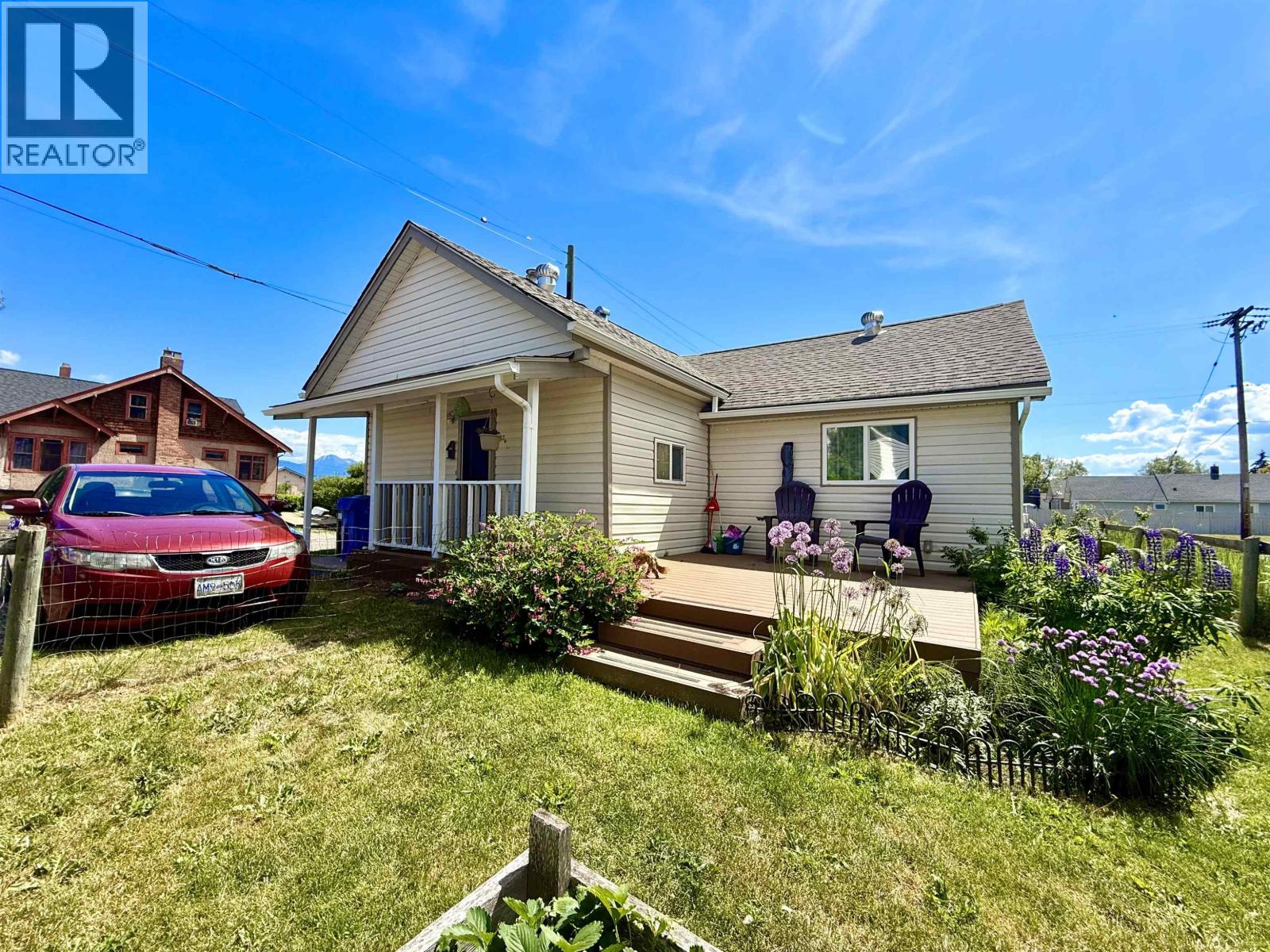1071 QUEEN STREET Property Photo 1