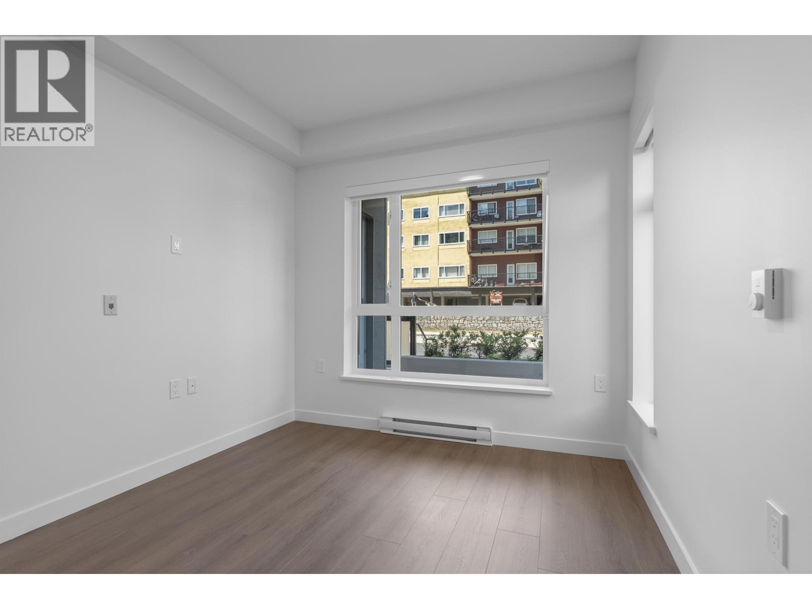 118 82 First Street Property Photo 13