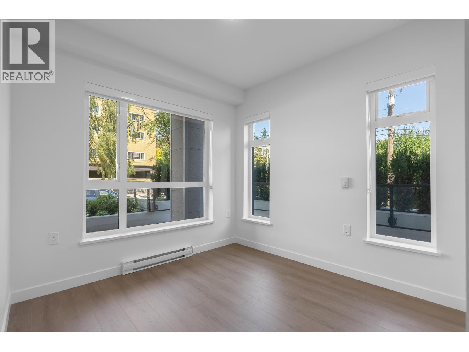 118 82 First Street Property Photo 14