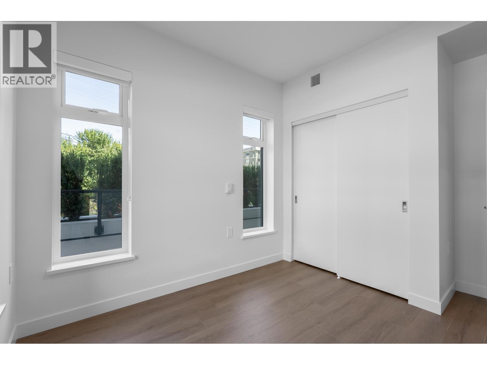 118 82 First Street Property Photo 15