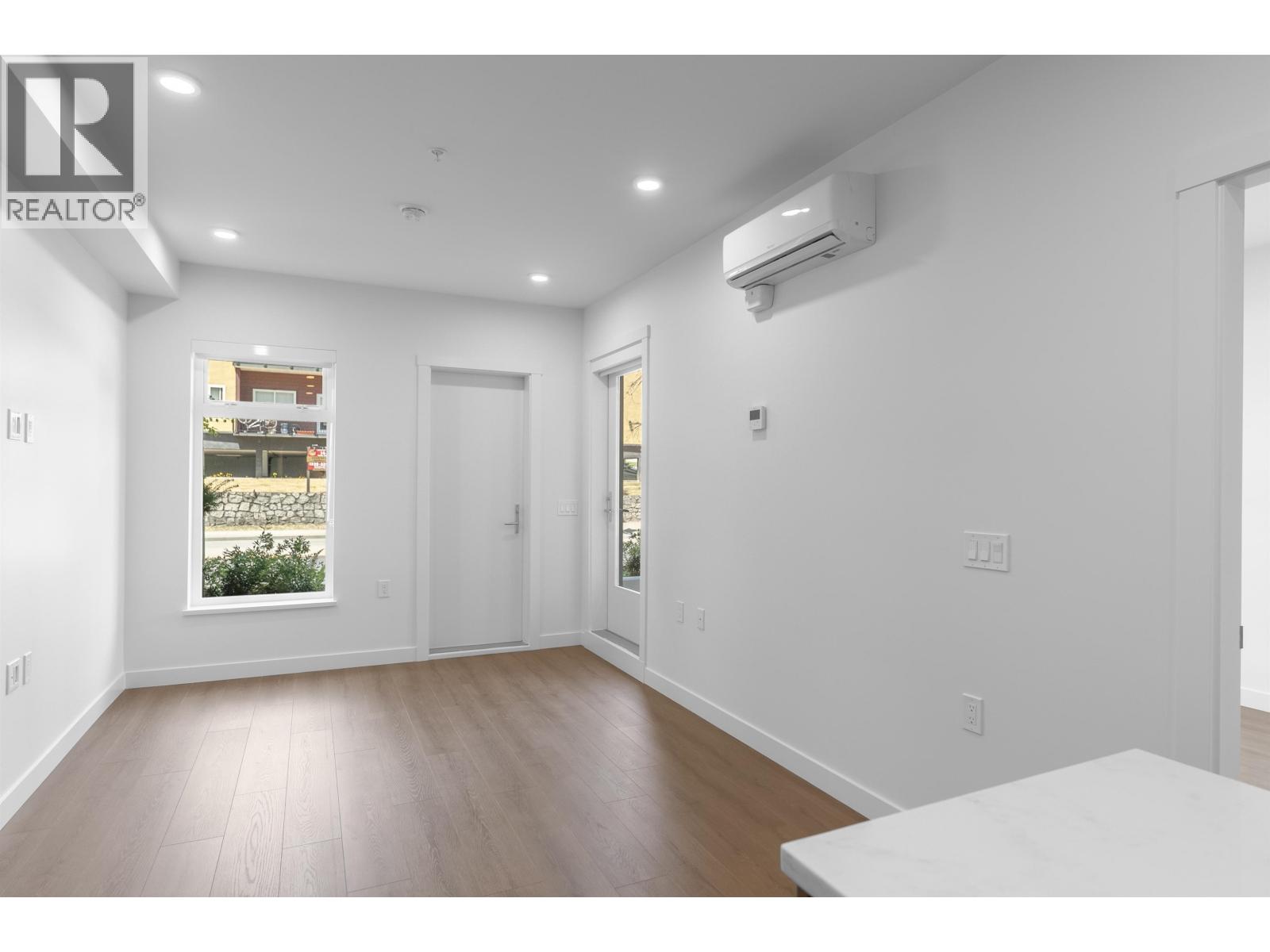 118 82 First Street Property Photo 17