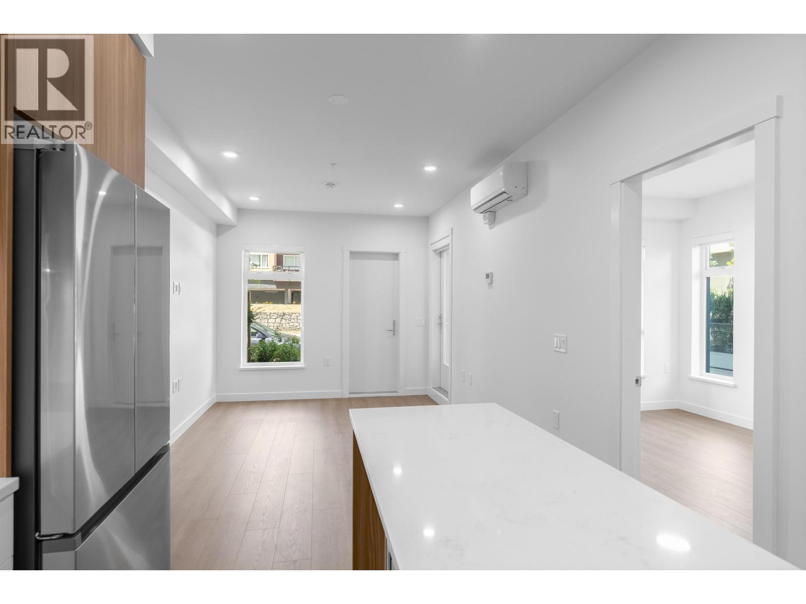 118 82 First Street Property Photo 18
