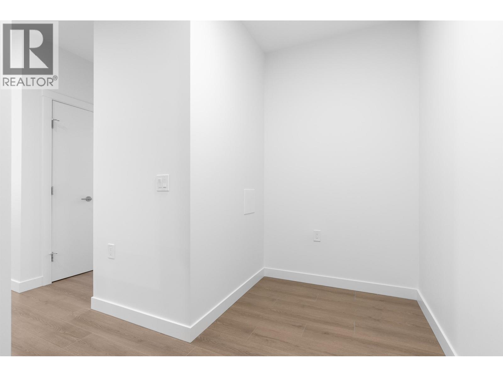 118 82 First Street Property Photo 19