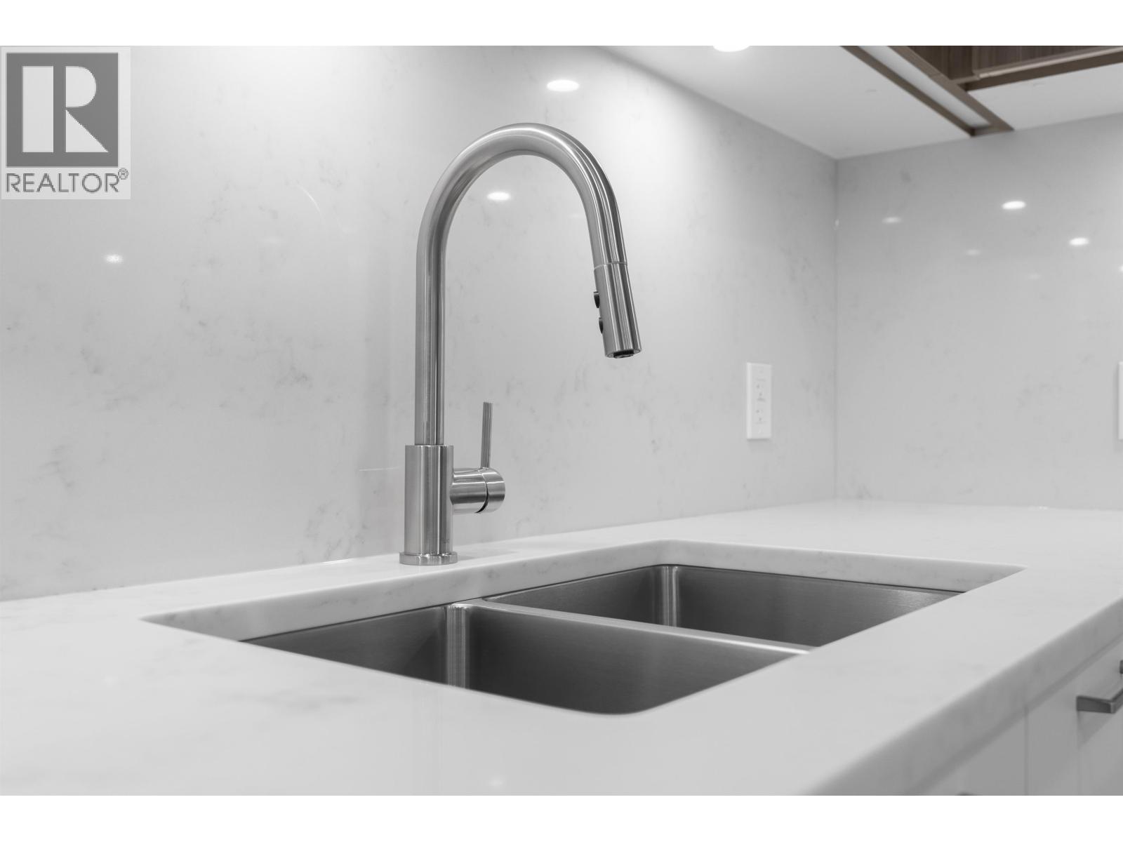 118 82 First Street Property Photo 24
