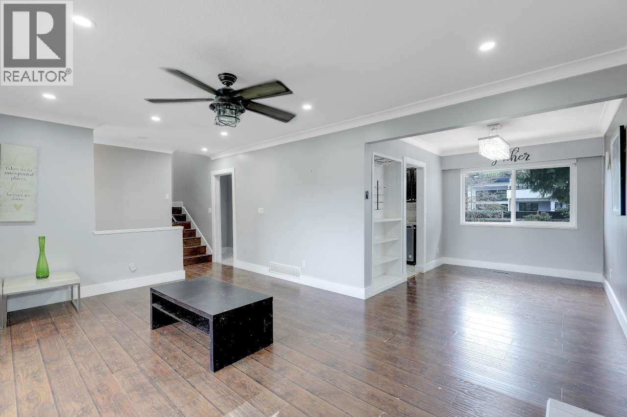 11331 Seafield Crescent Property Photo 2