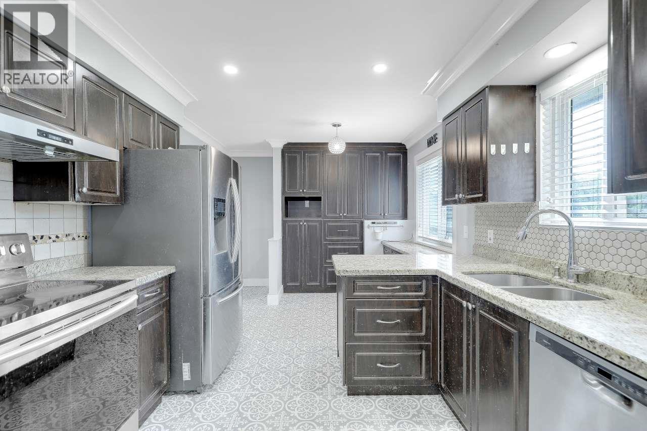 11331 Seafield Crescent Property Photo 8