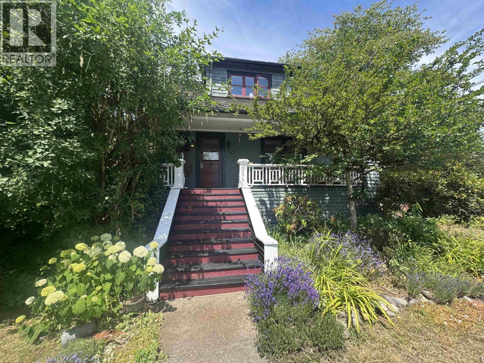 364 E 14th Street Property Photo 2