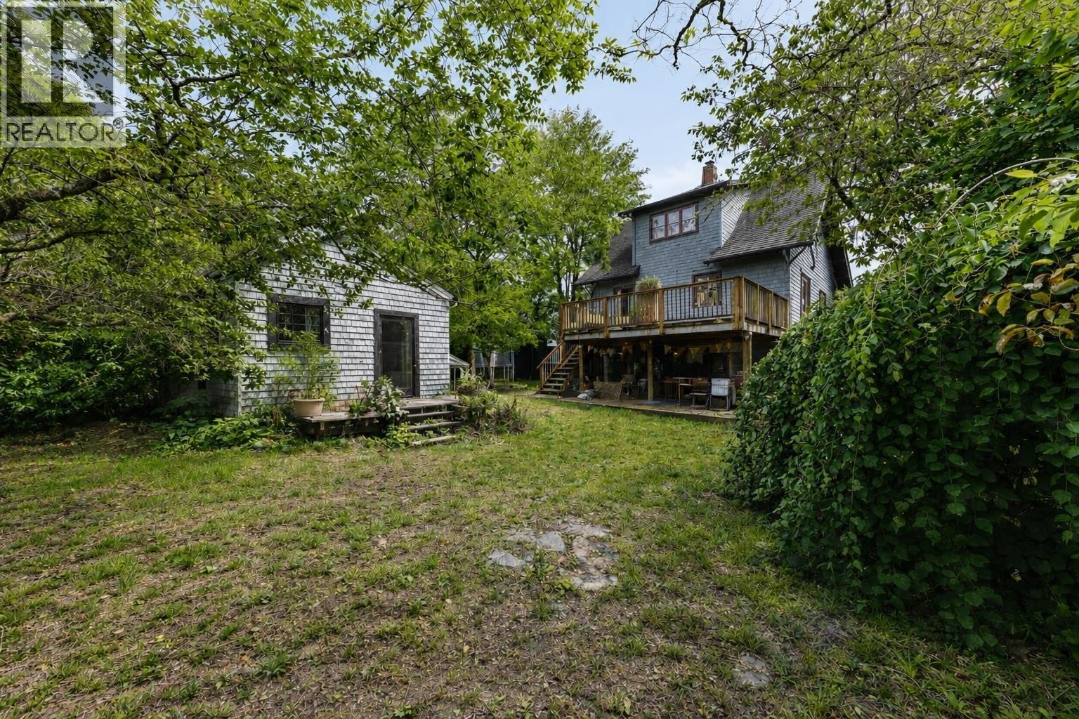 364 E 14th Street Property Photo 28