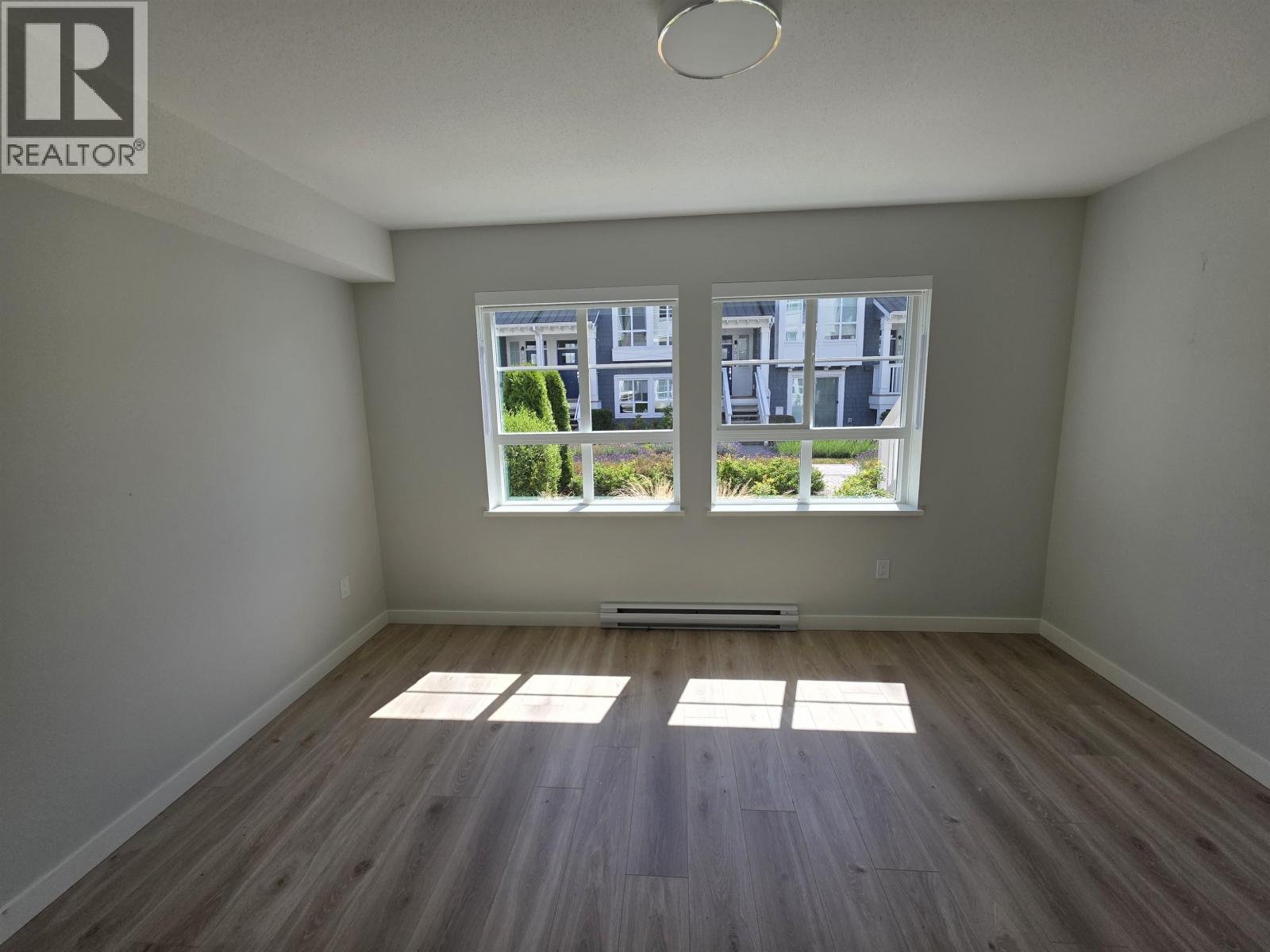 59 5311 Admiral Way Property Photo 5
