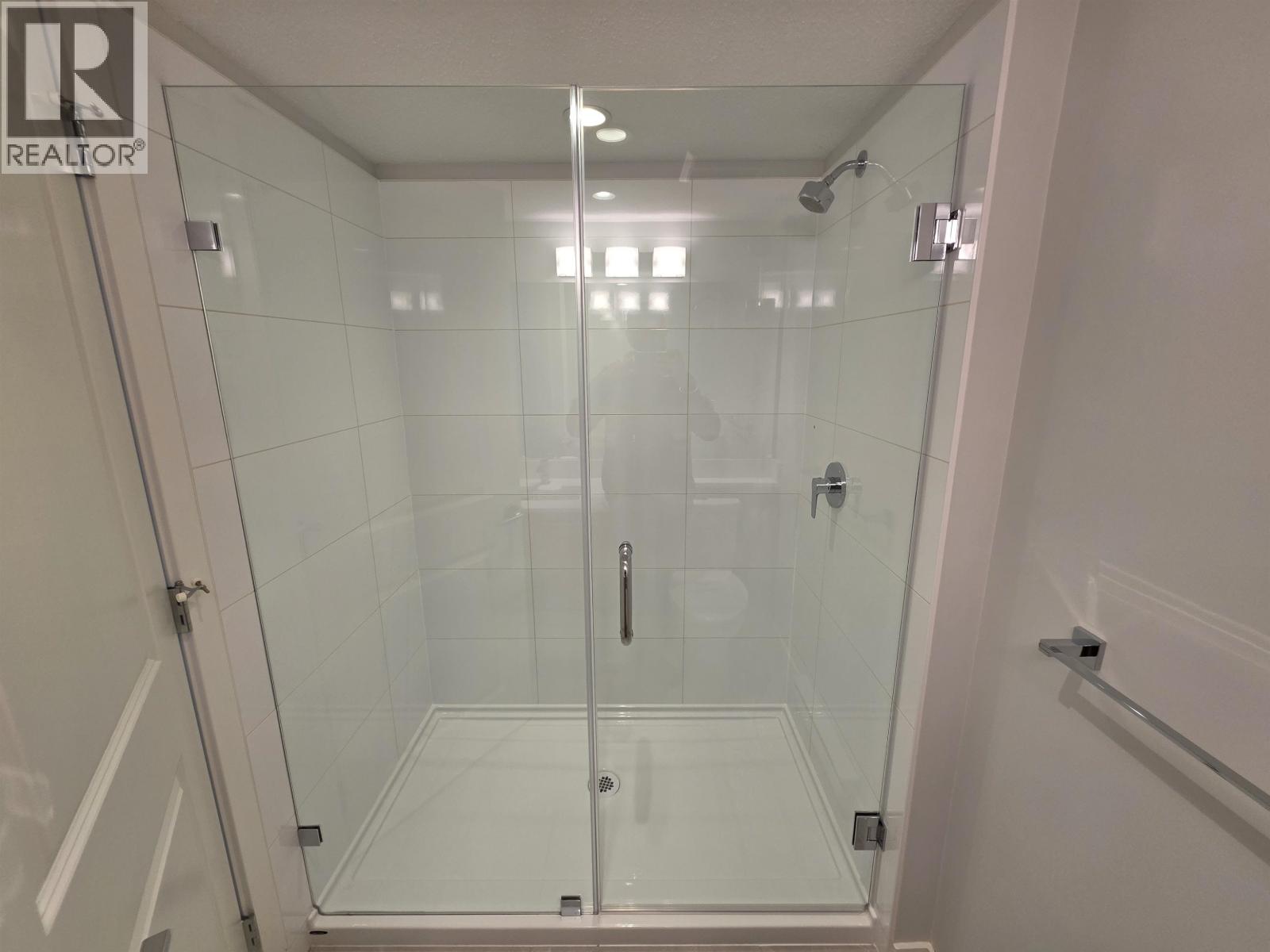59 5311 Admiral Way Property Photo 8