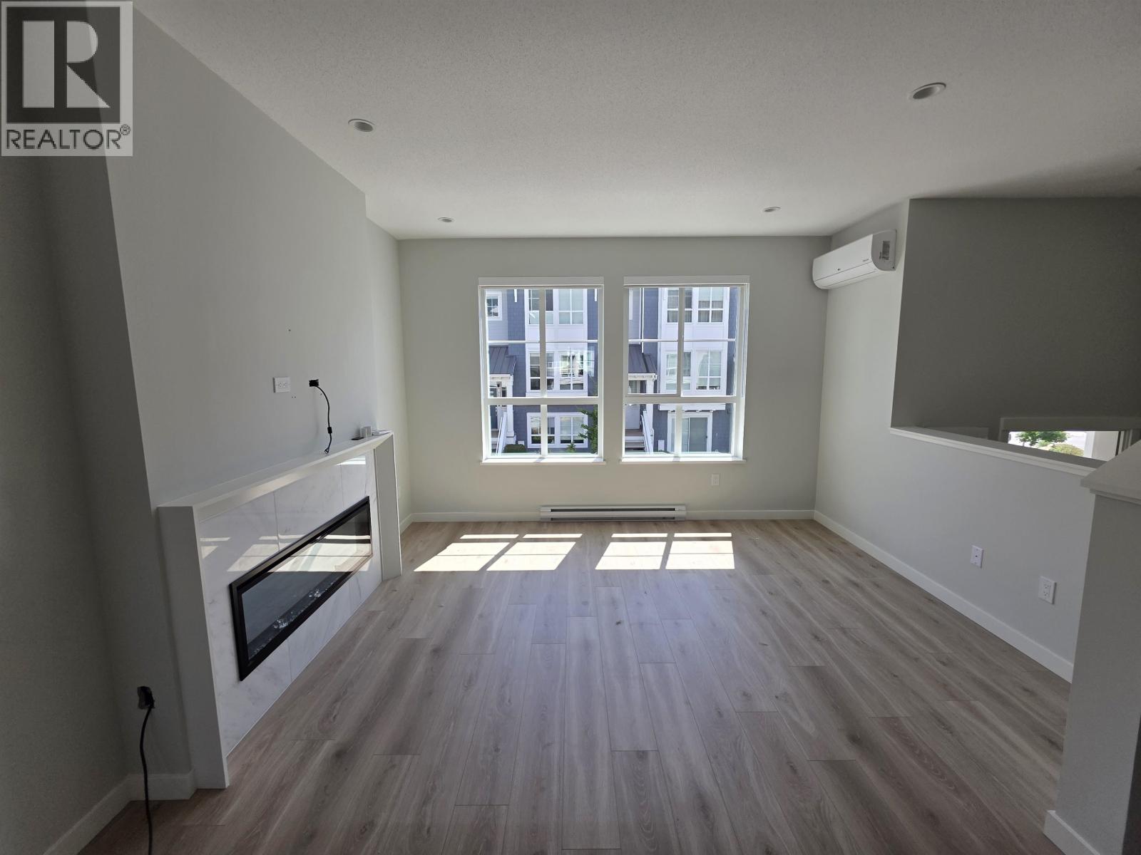 59 5311 Admiral Way Property Photo 9