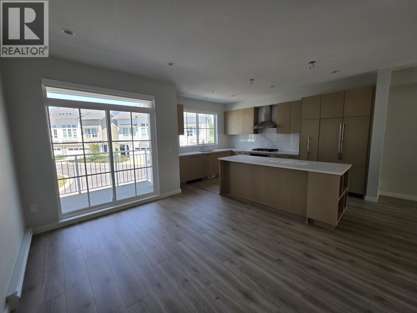 59 5311 Admiral Way Property Photo 11