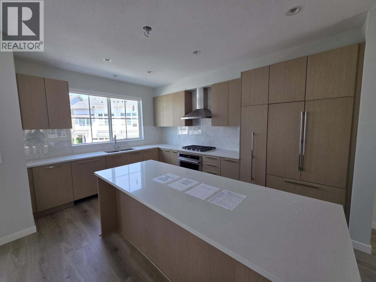 59 5311 Admiral Way Property Photo 12