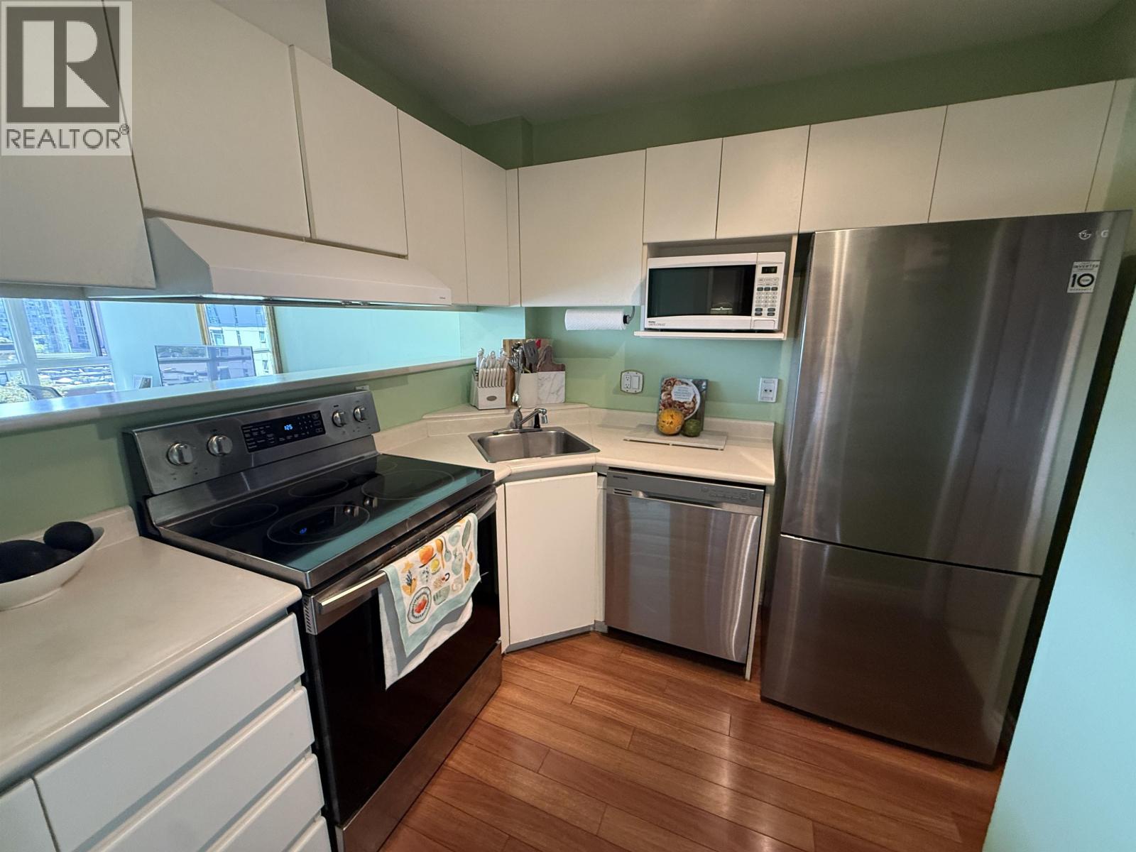 606 1188 Richards Street Property Photo 13