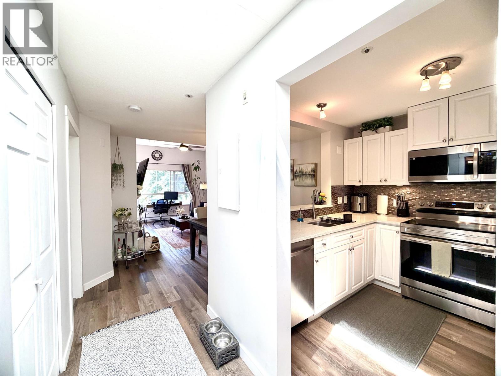 412 2960 Princess Crescent Property Photo 2