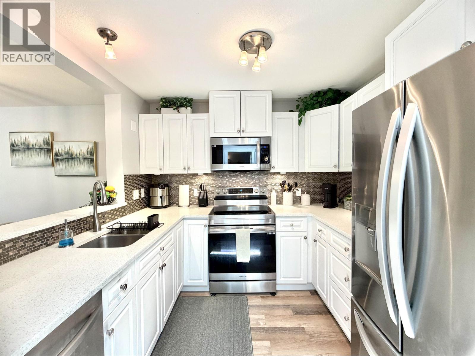 412 2960 Princess Crescent Property Photo 7