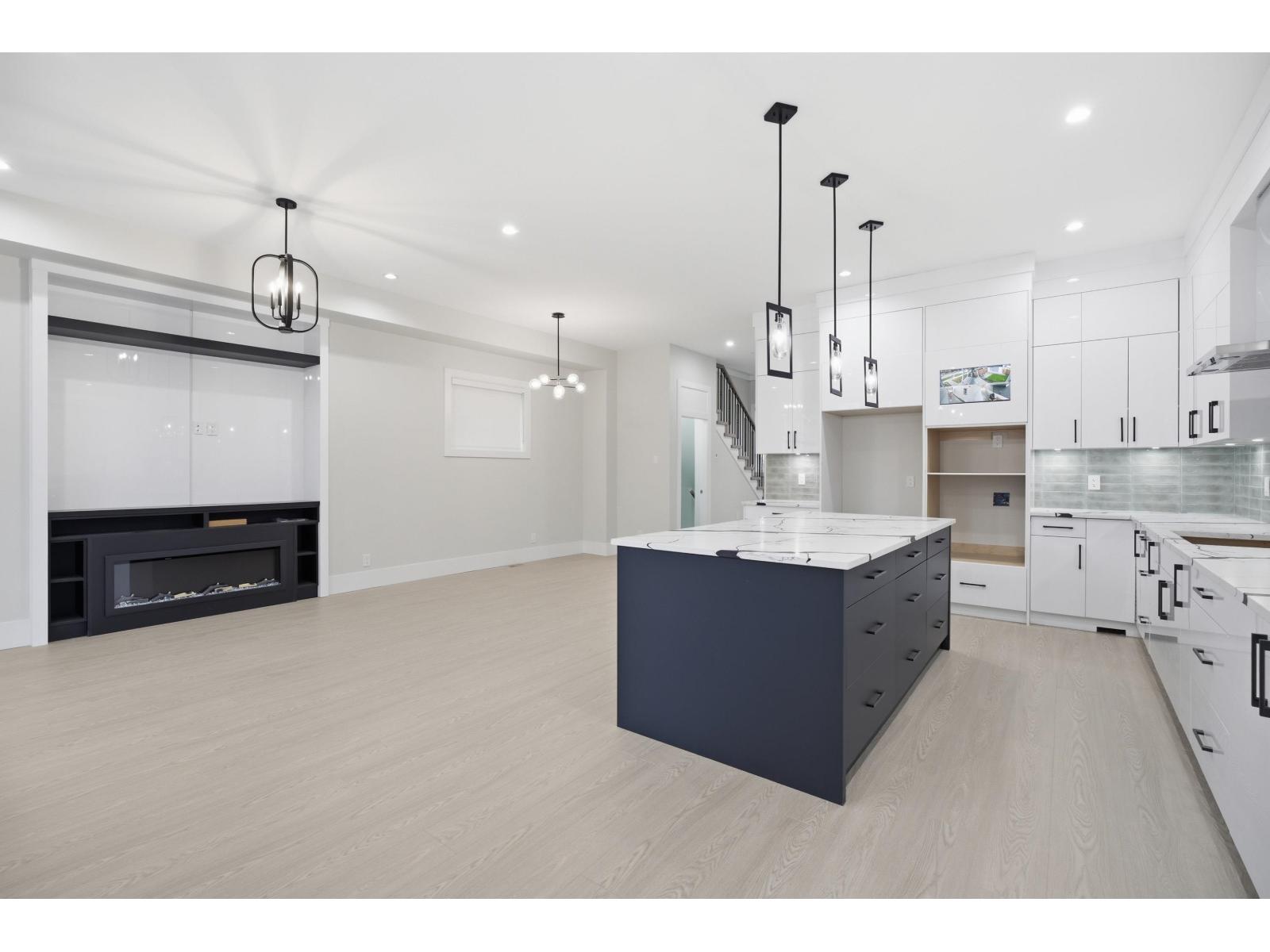17156 1 Avenue Property Photo 6