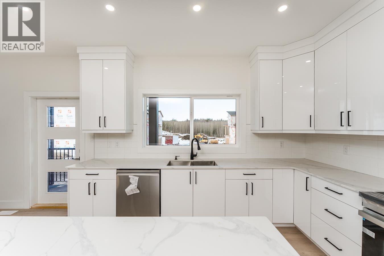 1501 2395 Rowe Street Property Photo 2
