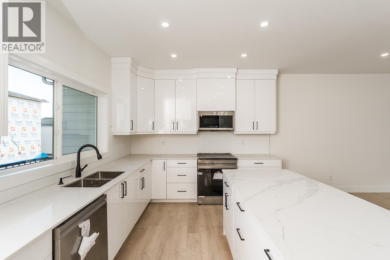 1501 2395 Rowe Street Property Photo 5