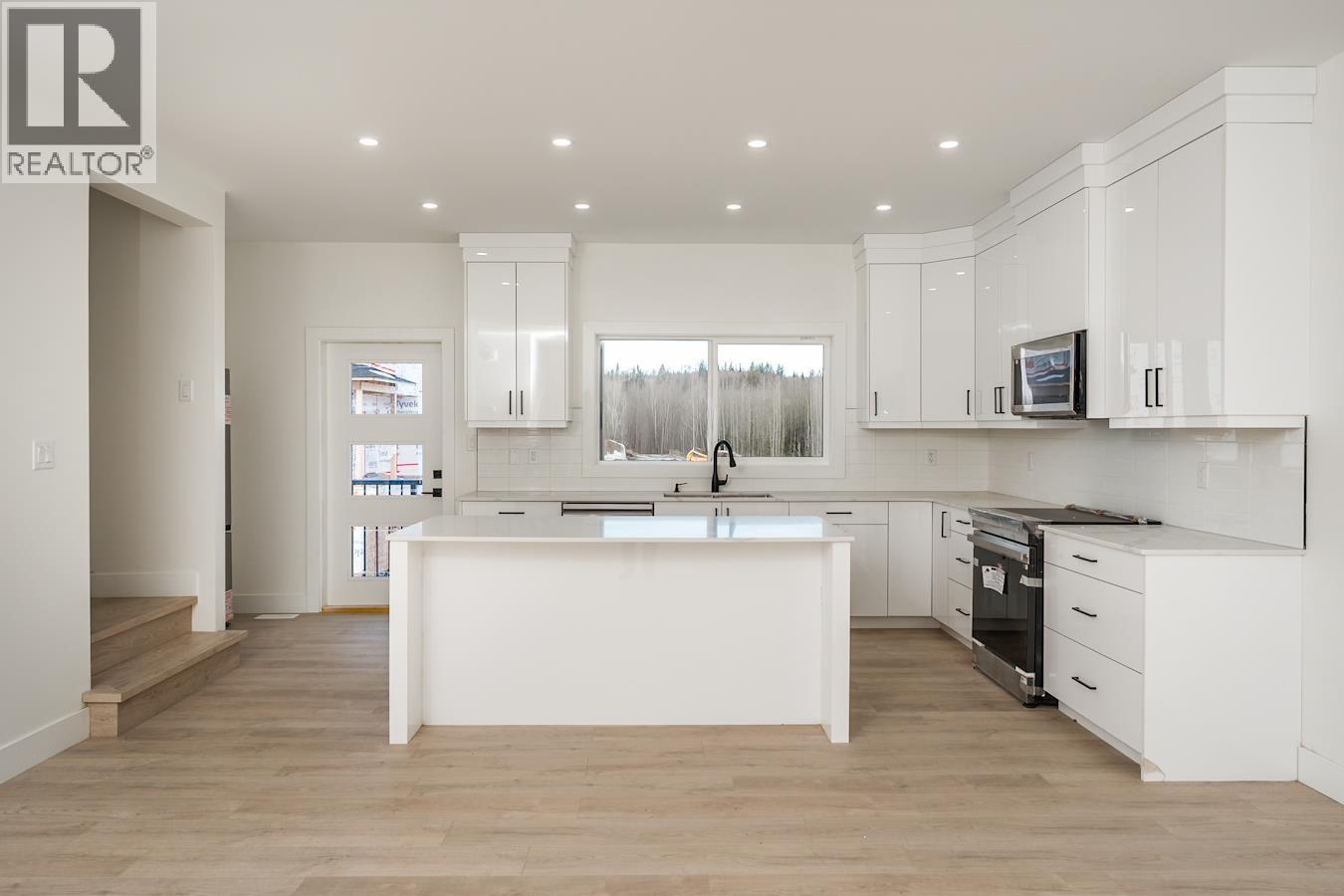 1501 2395 Rowe Street Property Photo 6