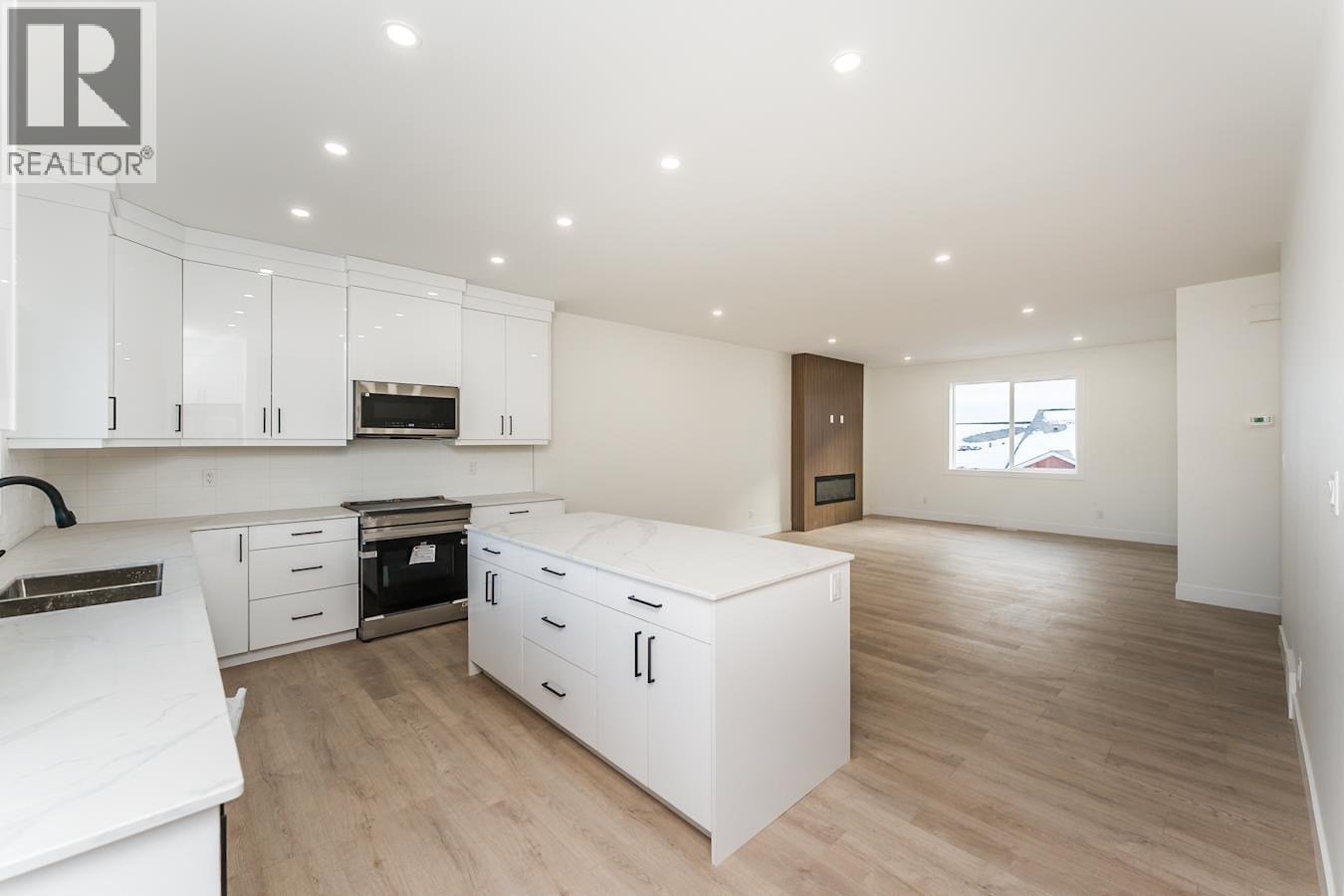 1501 2395 Rowe Street Property Photo 7