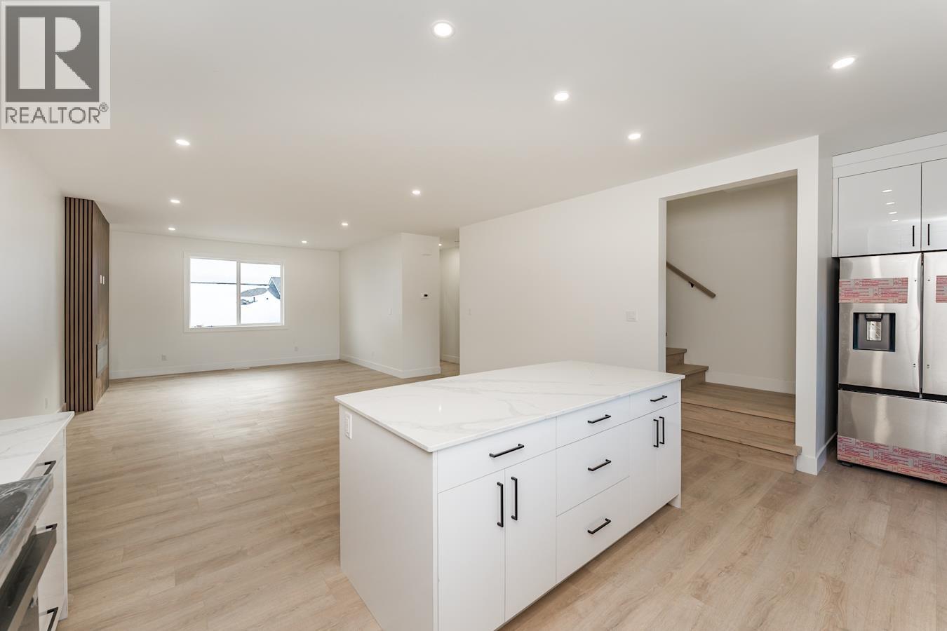 1501 2395 Rowe Street Property Photo 8