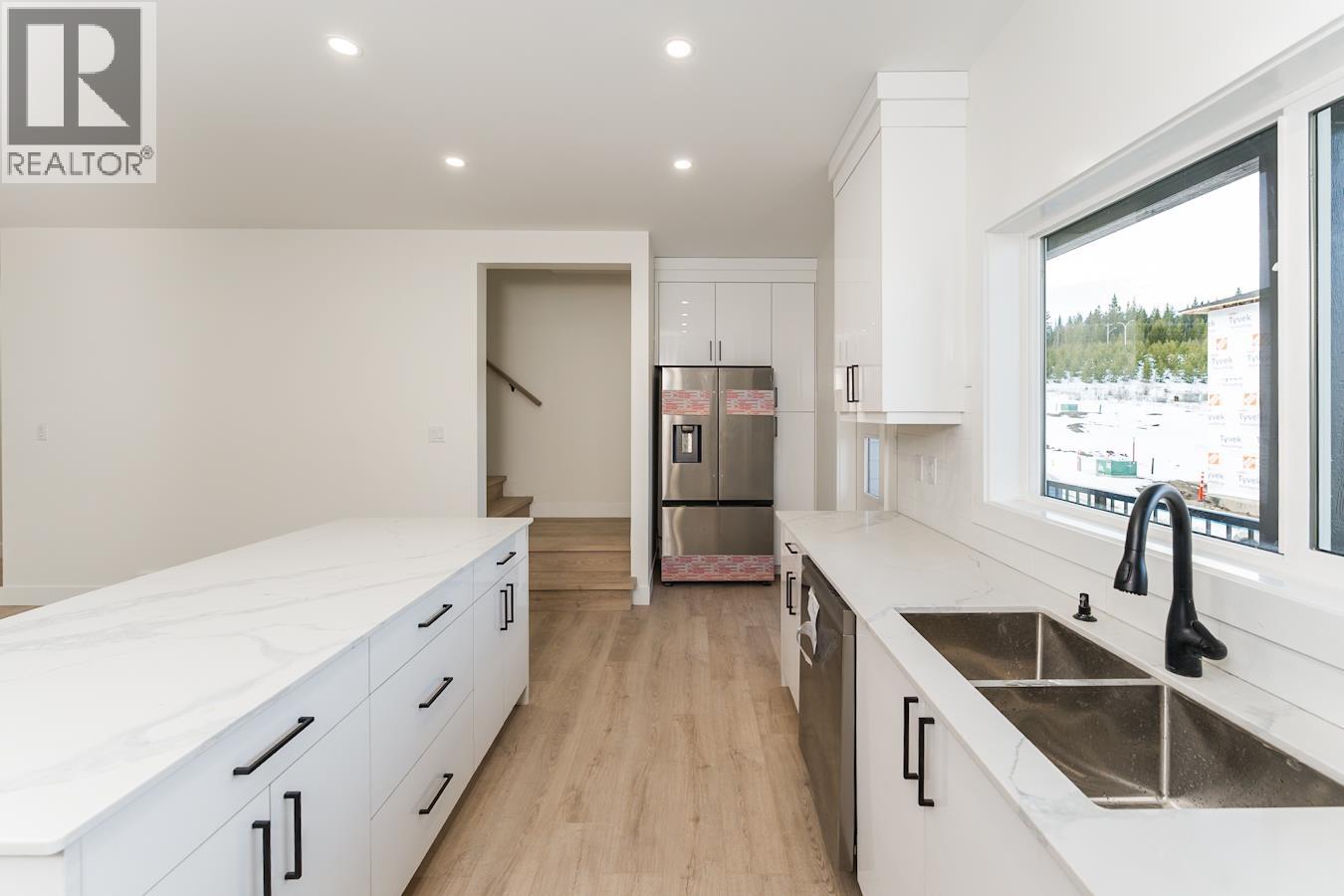1501 2395 Rowe Street Property Photo 9