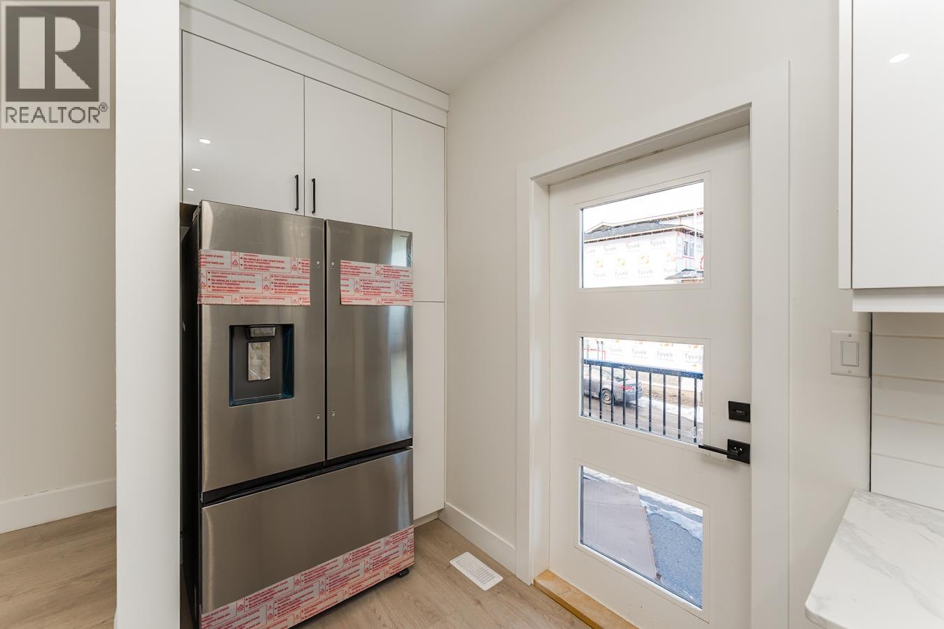 1502 2395 Rowe Street Property Photo 6
