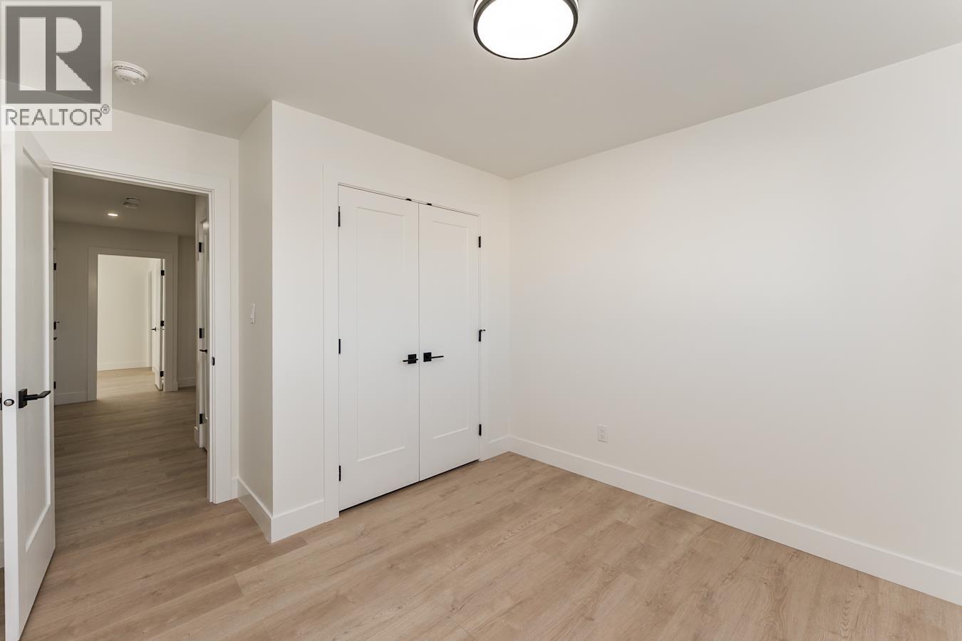 1502 2395 Rowe Street Property Photo 12