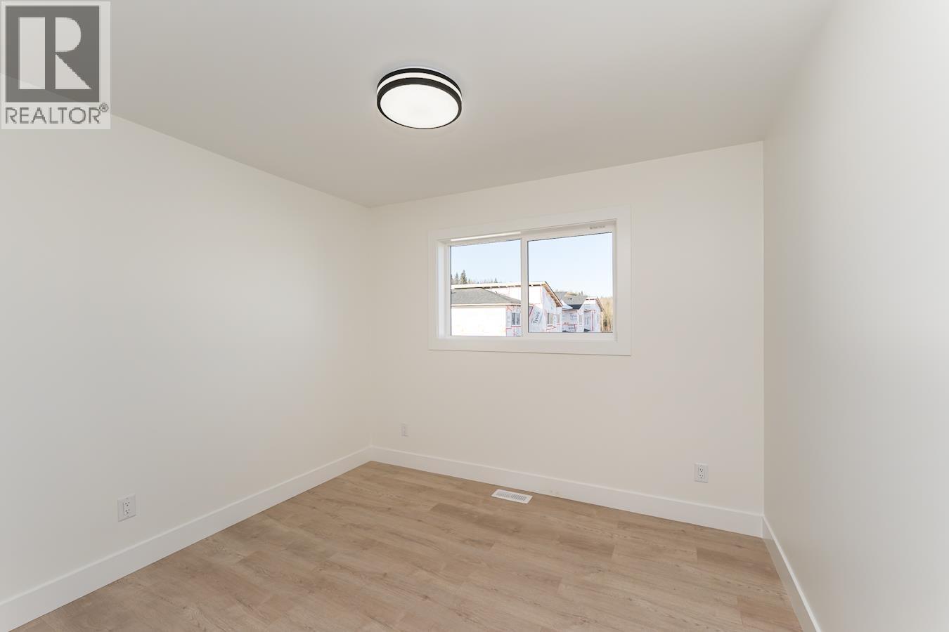 1502 2395 Rowe Street Property Photo 15