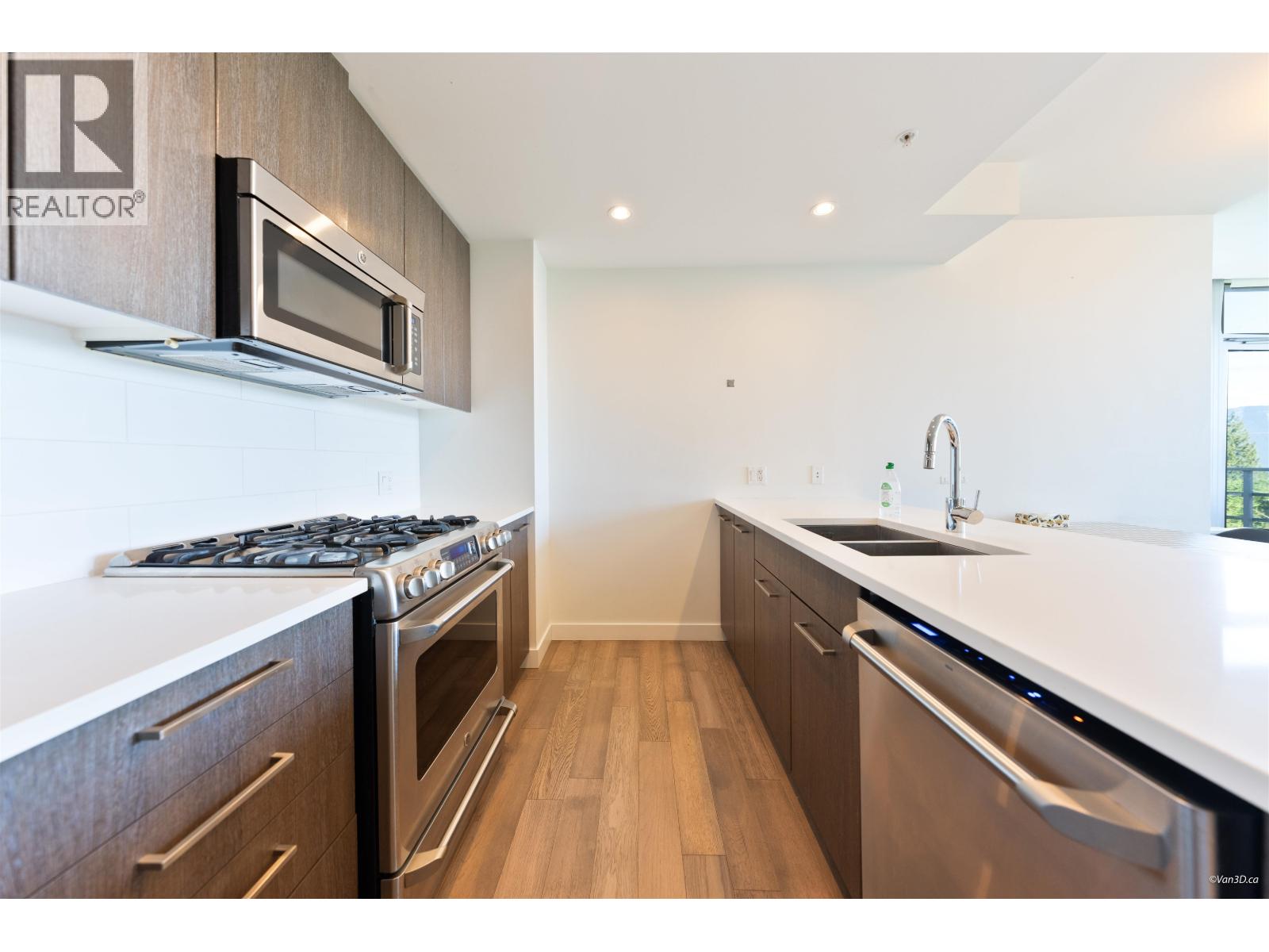 503 9080 University Crescent Property Photo 5