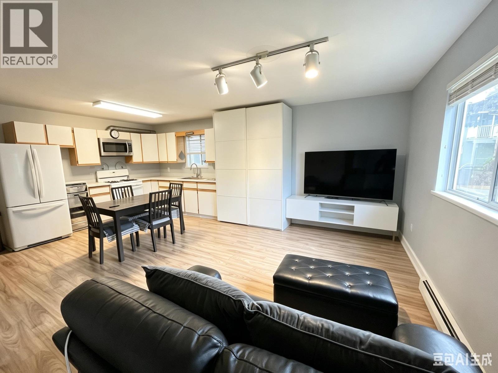 714 Rennie Place Property Photo 10