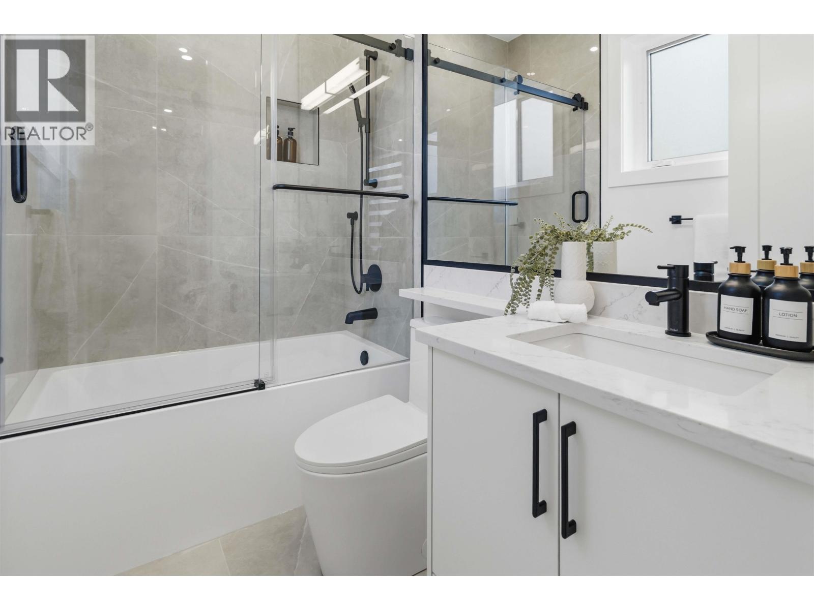 2 3871 Springfield Drive Property Photo 13
